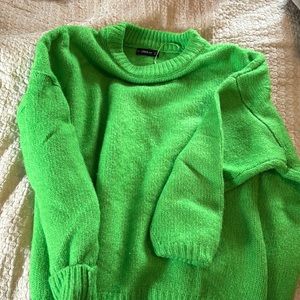 ZARA KNIT BRIGHT GREEN SWEATER - Perfect for st Patrick’s day! Very soft!